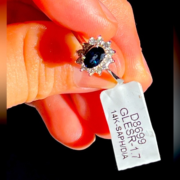 Jewelry - 14k gold Natural Blue Sapphire ring surrounded with diamonds